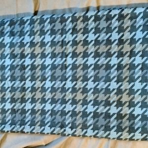 BNWOT Pottery Barn Teen duvet cover in twin plus two matching pillow shams